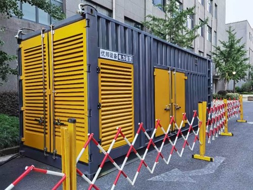 甘德如何使用转速表检查发动机的转速？