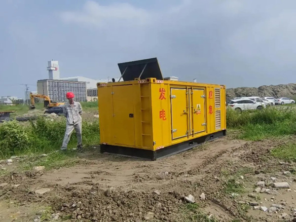 甘德200KW柴油发电机机组每小时的油耗量受哪些因素影响？