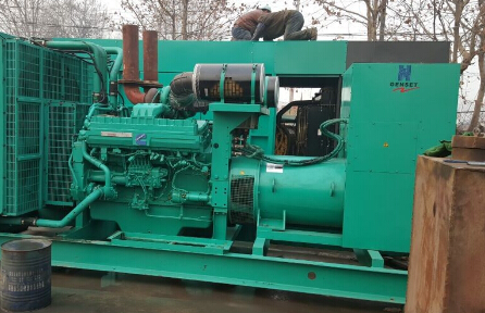 甘德发电机组如何判断水冷式机油散热器内部是否需要清洗？